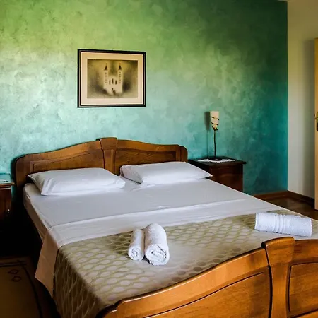 Апартаменты Miriam Family